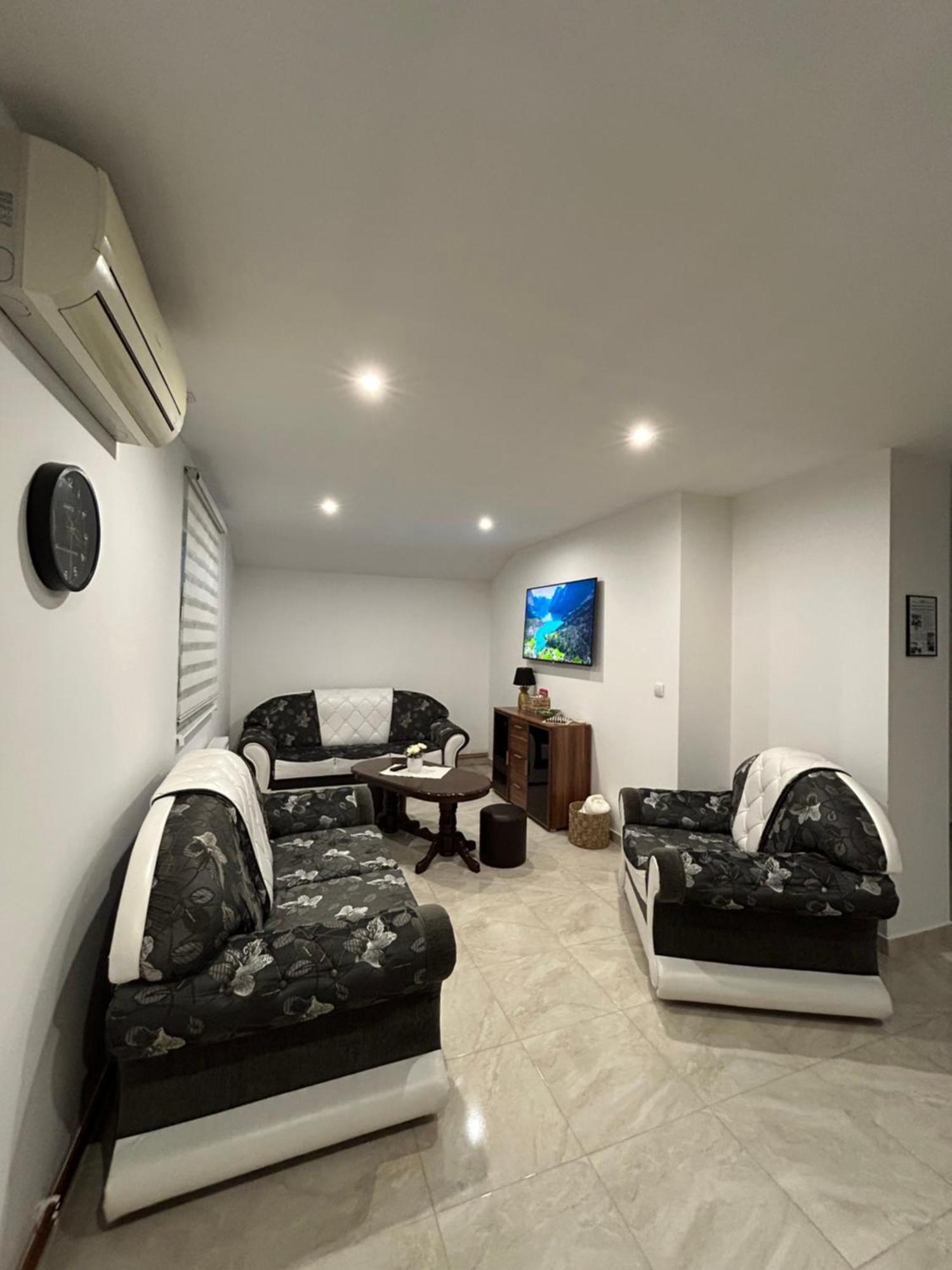Apartman Diamond Lux Surčin Exteriér fotografie