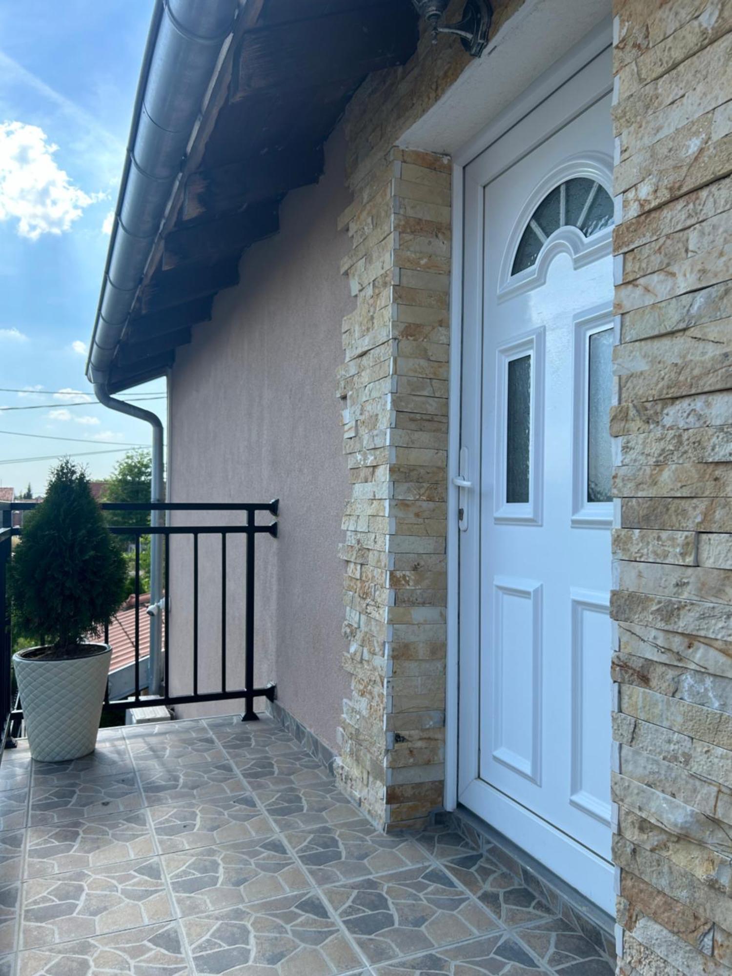 Apartman Diamond Lux Surčin Exteriér fotografie